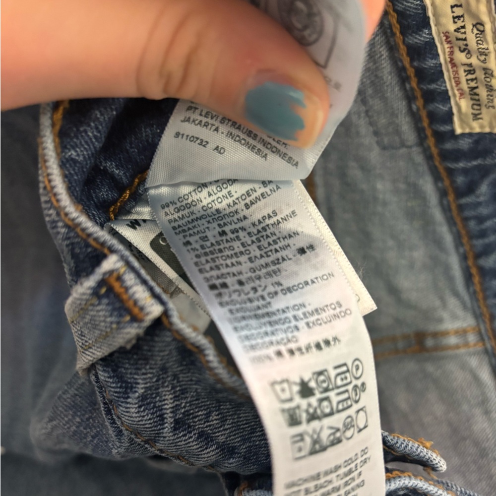 Levi 501 Distressed Mid Rise Mid Length Retro Denim Shorts Women’s Size 27 - Picture 8 of 12